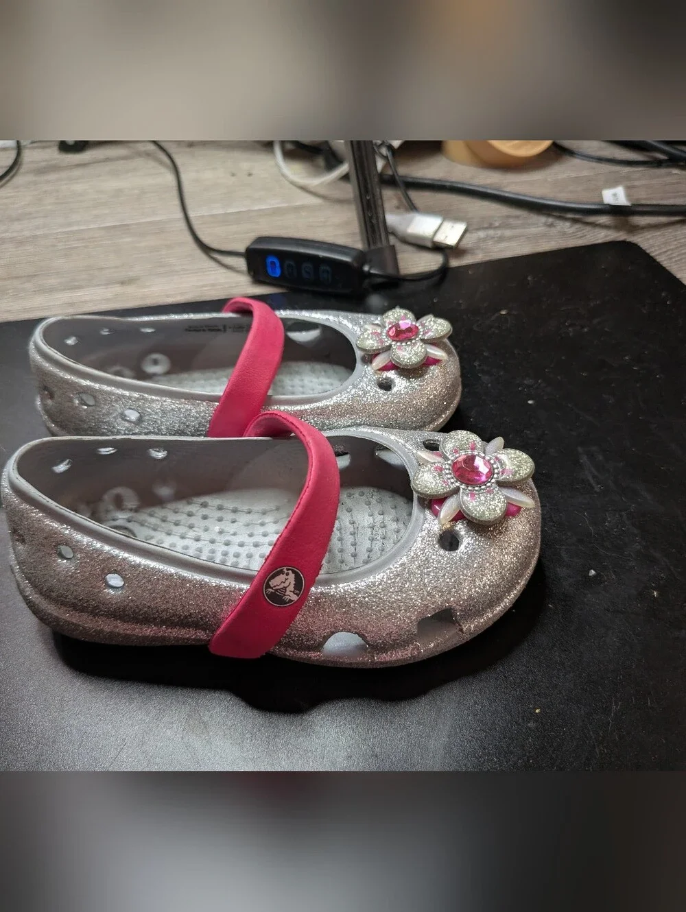 Crocs Kids Keeley Glitter‎ Springtime Flats silver Raspberry pink strap Size 5